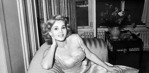 东北母女吃瓜,共享夏日清凉时光